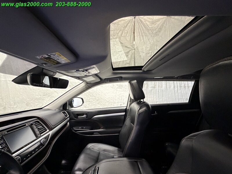 2017 Toyota Highlander XLE - Photo 12 - Bethany, CT 06524
