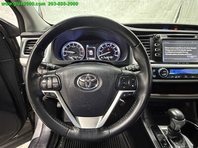 2017 Toyota Highlander XLE - Photo 4 - Bethany, CT 06524