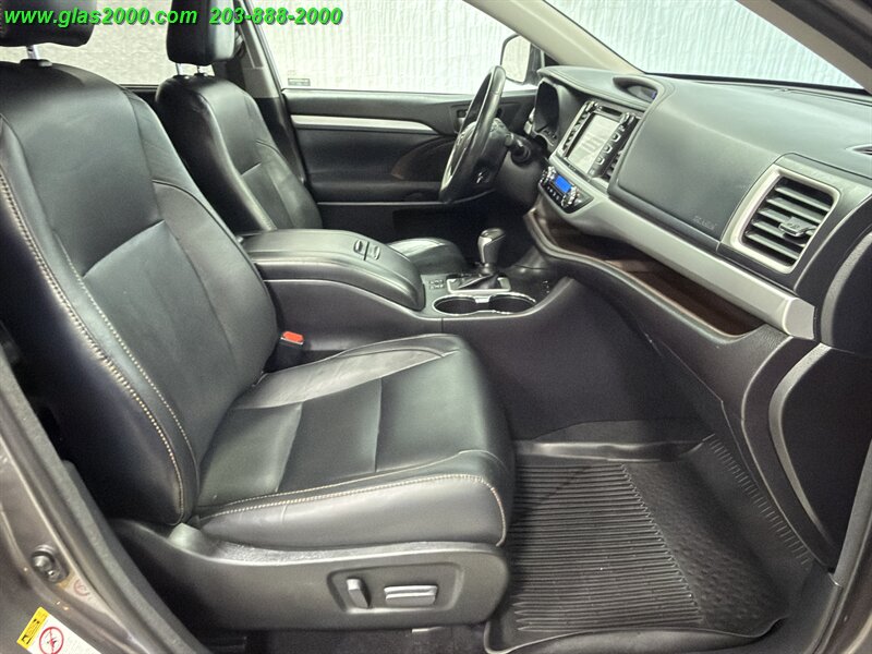 2017 Toyota Highlander XLE - Photo 21 - Bethany, CT 06524