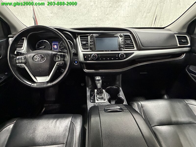 2017 Toyota Highlander XLE - Photo 6 - Bethany, CT 06524