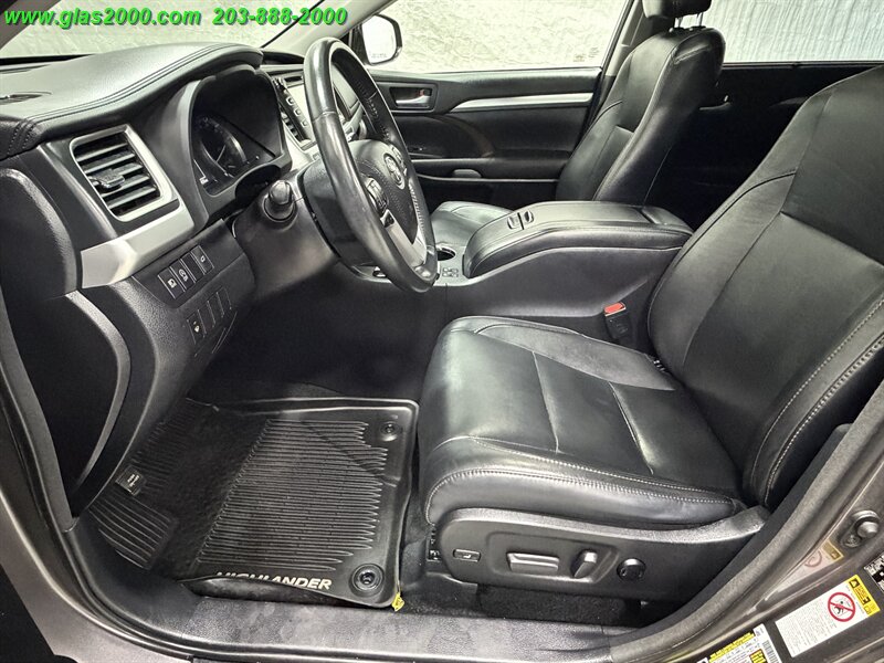 2017 Toyota Highlander XLE - Photo 23 - Bethany, CT 06524