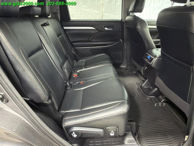 2017 Toyota Highlander XLE - Photo 10 - Bethany, CT 06524