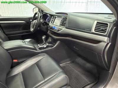 2017 Toyota Highlander XLE - Photo 5 - Bethany, CT 06524