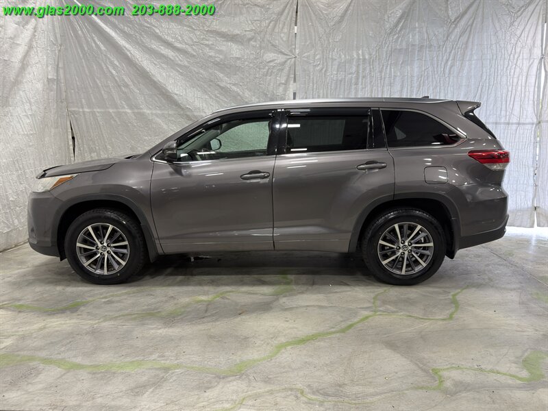 2017 Toyota Highlander XLE - Photo 13 - Bethany, CT 06524