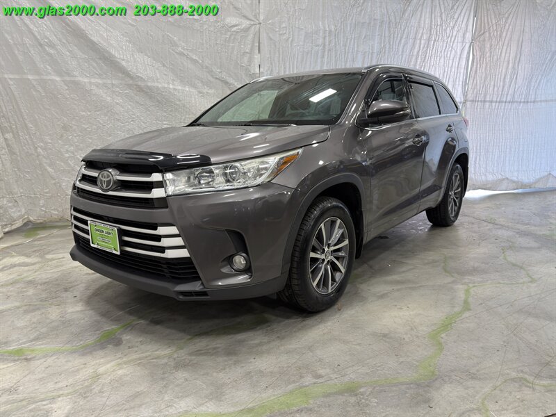 2017 Toyota Highlander XLE   - Photo 1 - Bethany, CT 06524