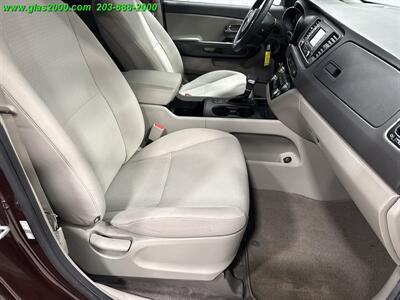 2018 Kia Sedona LX - Photo 5 - Bethany, CT 06524