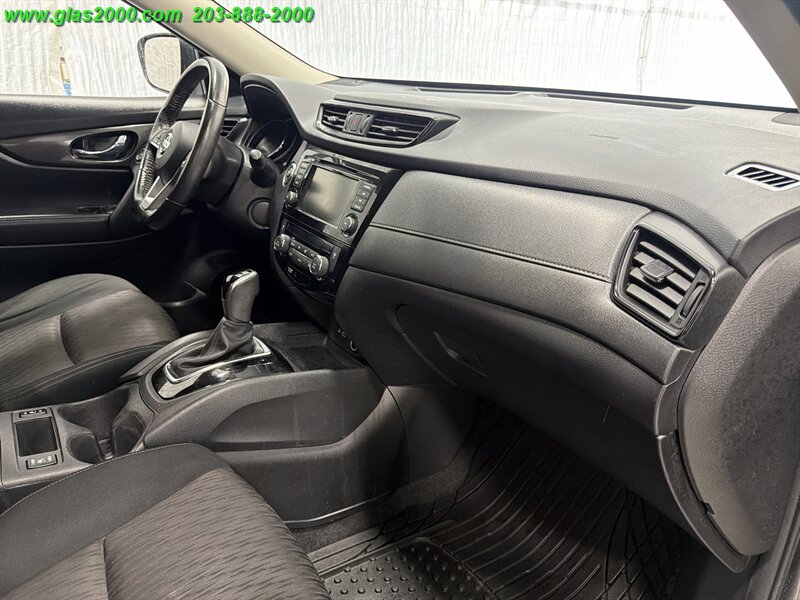 2019 Nissan Rogue SV - Photo 5 - Bethany, CT 06524