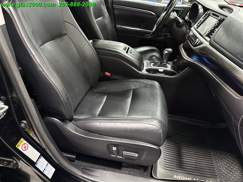 2018 Toyota Highlander Limited - Photo 5 - Bethany, CT 06524