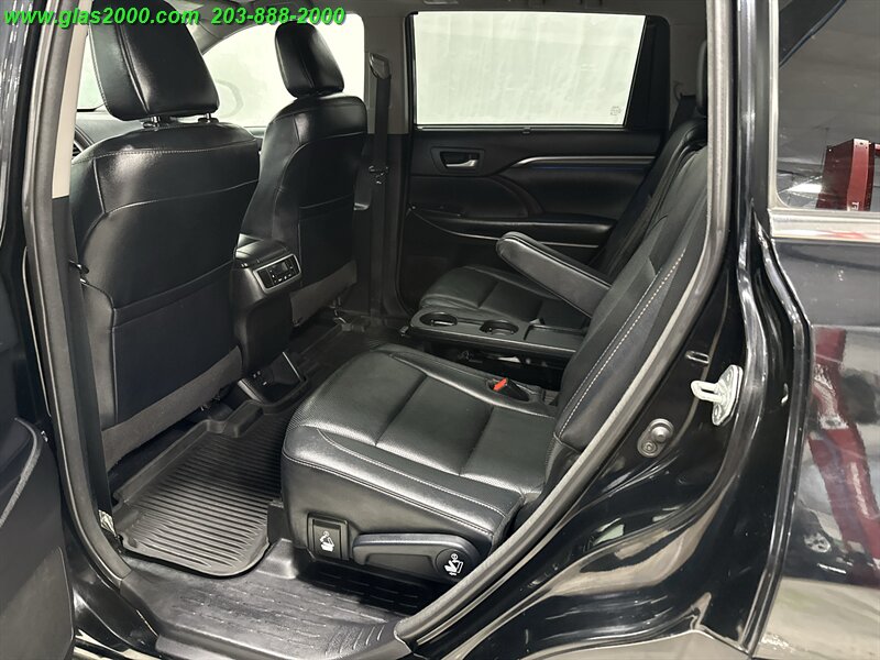2018 Toyota Highlander Limited - Photo 9 - Bethany, CT 06524