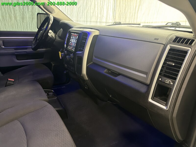 2019 RAM 1500 CLASSIC WARLOCK CREW CAB 4X4 - Photo 5 - Bethany, CT 06524