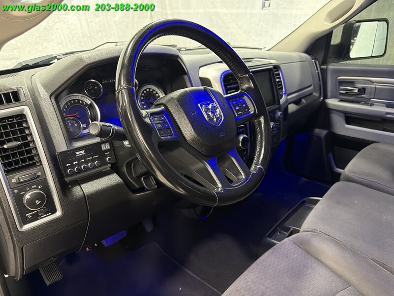2019 RAM 1500 CLASSIC WARLOCK CREW CAB 4X4 - Photo 3 - Bethany, CT 06524