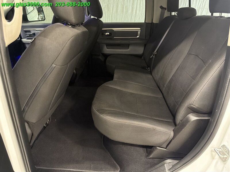 2019 RAM 1500 CLASSIC WARLOCK CREW CAB 4X4 - Photo 9 - Bethany, CT 06524