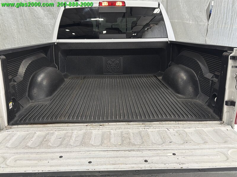 2019 RAM 1500 CLASSIC WARLOCK CREW CAB 4X4 - Photo 15 - Bethany, CT 06524