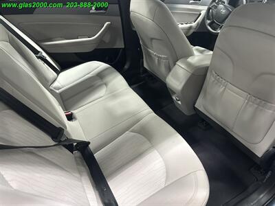 2016 Hyundai Sonata Hybrid SE   - Photo 9 - Bethany, CT 06524