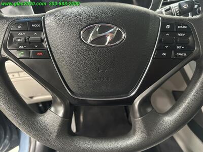 2016 Hyundai Sonata Hybrid SE   - Photo 11 - Bethany, CT 06524