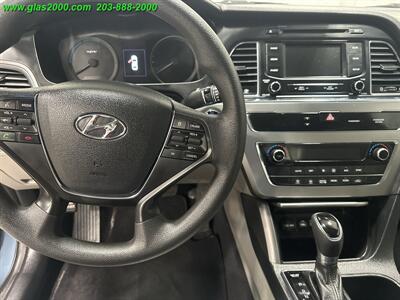 2016 Hyundai Sonata Hybrid SE   - Photo 17 - Bethany, CT 06524