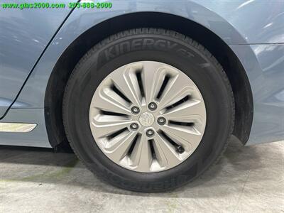 2016 Hyundai Sonata Hybrid SE   - Photo 16 - Bethany, CT 06524