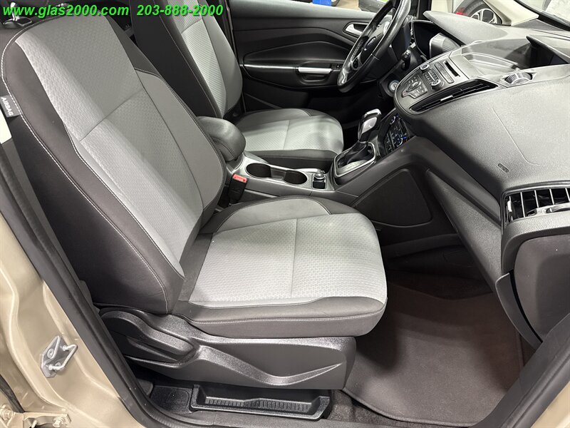 2017 Ford C-MAX Hybrid SE   - Photo 5 - Bethany, CT 06524