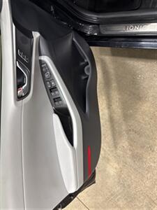 2020 Hyundai IONIQ Limited  Price reflects $4000.00 Federal EV credit for those who qualify! Price without EV credit is $17,999.00 - Photo 28 - Bethany, CT 06524