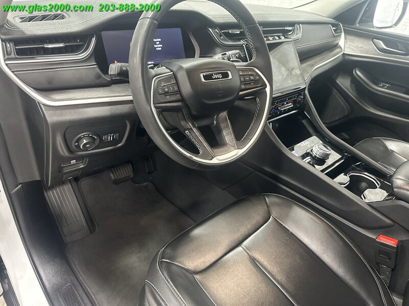 2023 Jeep Grand Cherokee Limited - Photo 3 - Bethany, CT 06524