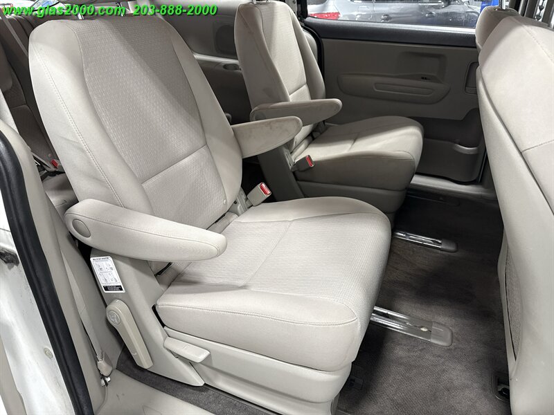 2018 Kia Sedona L - Photo 10 - Bethany, CT 06524