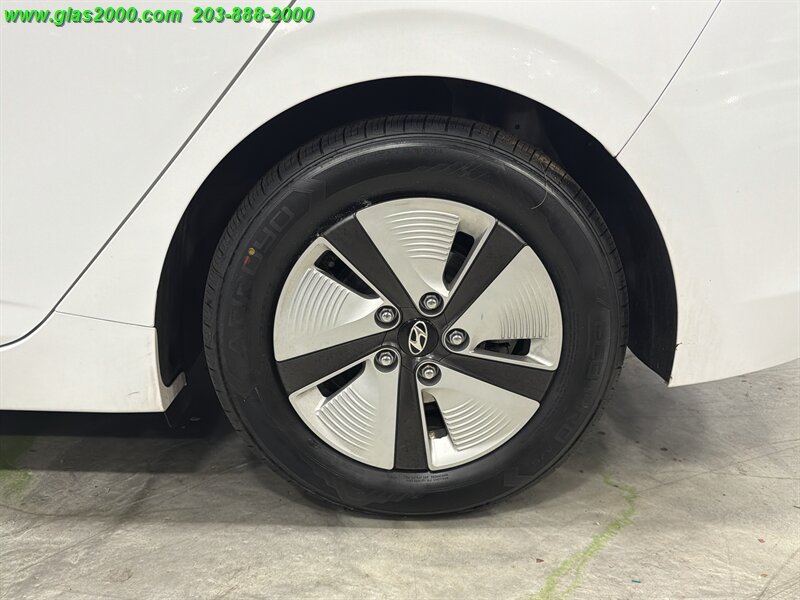 2018 Hyundai IONIQ HYBRID Blue - Photo 16 - Bethany, CT 06524