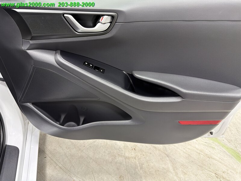 2018 Hyundai IONIQ HYBRID Blue - Photo 26 - Bethany, CT 06524