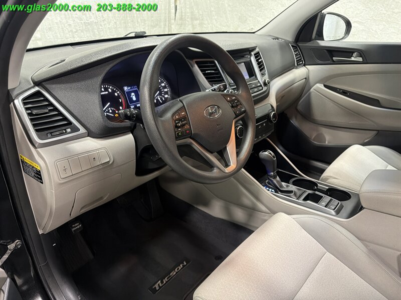 2018 Hyundai Tucson SE - Photo 3 - Bethany, CT 06524