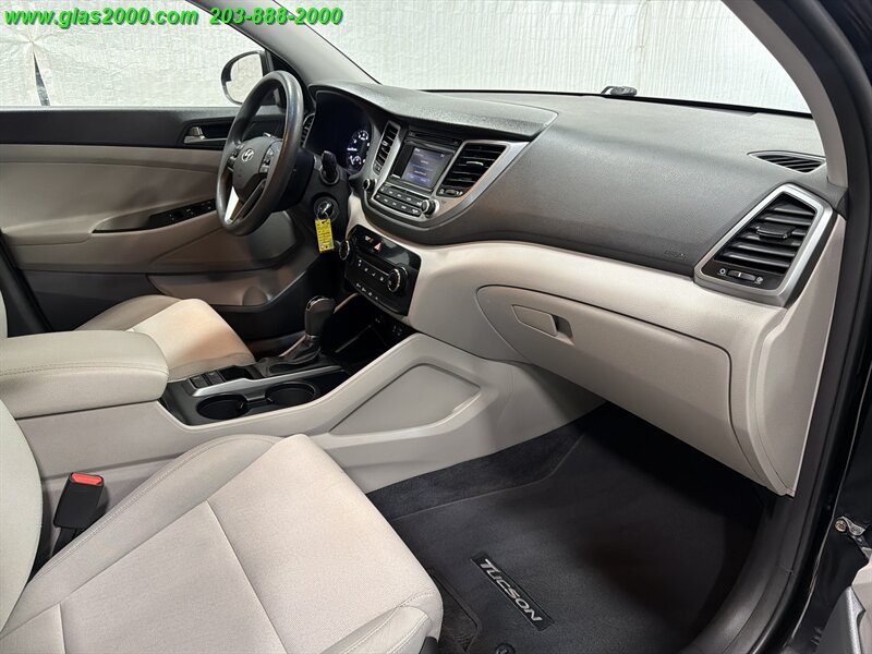 2018 Hyundai Tucson SE - Photo 5 - Bethany, CT 06524