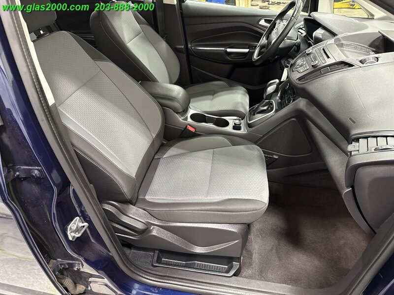 2017 Ford C-Max Hybrid SE - Photo 4 - Bethany, CT 06524