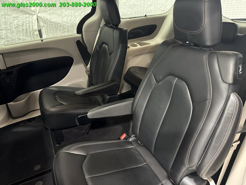 2018 Chrysler Pacifica Touring L Plus   - Photo 3 - Bethany, CT 06524