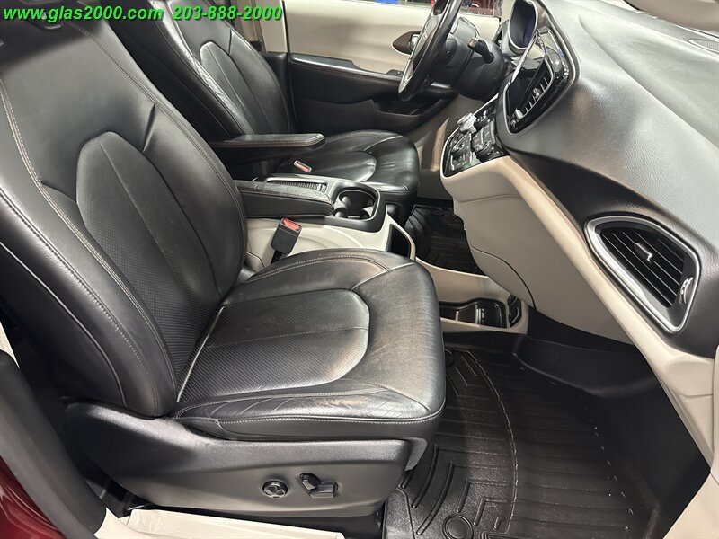 2018 Chrysler Pacifica Touring L Plus   - Photo 5 - Bethany, CT 06524