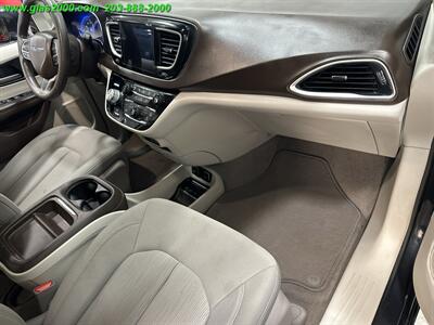 2020 Chrysler Pacifica Touring   - Photo 5 - Bethany, CT 06524