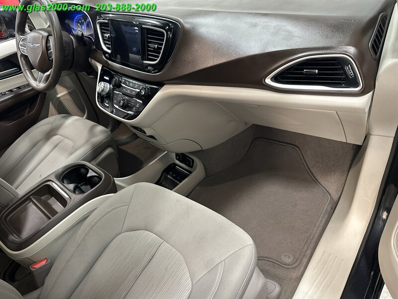 2020 Chrysler Pacifica Touring - Photo 5 - Bethany, CT 06524