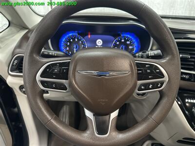 2020 Chrysler Pacifica Touring   - Photo 4 - Bethany, CT 06524