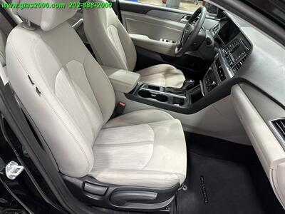 2016 Hyundai SONATA Hybrid SE   - Photo 5 - Bethany, CT 06524