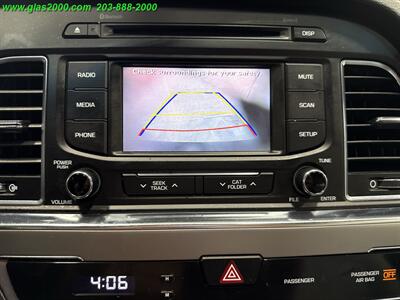 2016 Hyundai SONATA Hybrid SE   - Photo 11 - Bethany, CT 06524