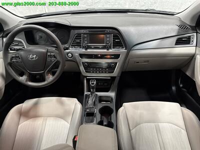 2016 Hyundai SONATA Hybrid SE   - Photo 6 - Bethany, CT 06524