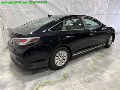2016 Hyundai SONATA Hybrid SE   - Photo 8 - Bethany, CT 06524