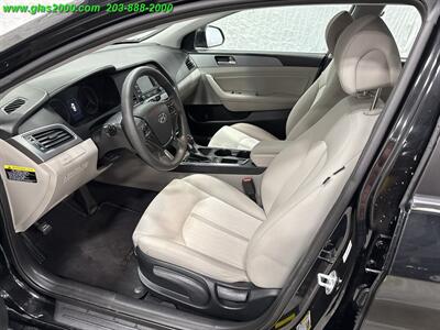 2016 Hyundai SONATA Hybrid SE   - Photo 3 - Bethany, CT 06524