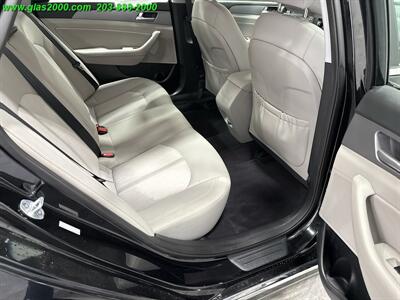 2016 Hyundai SONATA Hybrid SE   - Photo 10 - Bethany, CT 06524