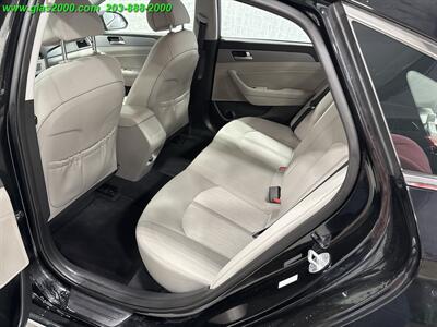 2016 Hyundai SONATA Hybrid SE   - Photo 9 - Bethany, CT 06524