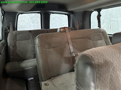 2022 Chevrolet Express LS Passenger   - Photo 18 - Bethany, CT 06524