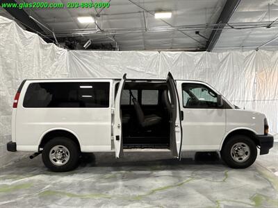 2022 Chevrolet Express LS Passenger   - Photo 21 - Bethany, CT 06524