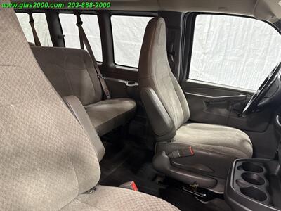 2022 Chevrolet Express LS Passenger   - Photo 5 - Bethany, CT 06524