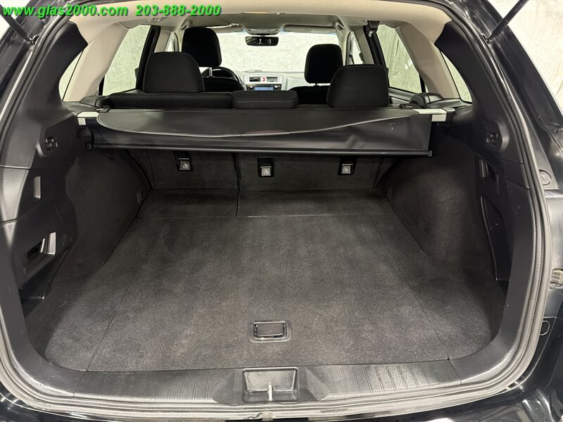 2017 Subaru Outback 2.5i Premium - Photo 15 - Bethany, CT 06524