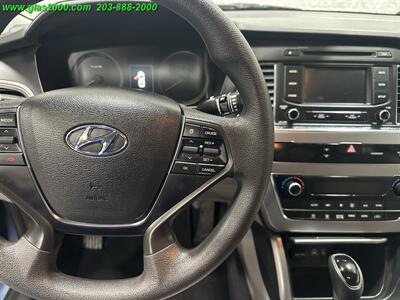 2016 Hyundai SONATA Hybrid SE   - Photo 22 - Bethany, CT 06524