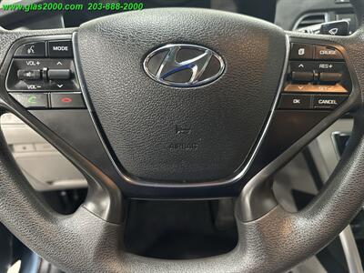 2016 Hyundai SONATA Hybrid SE   - Photo 17 - Bethany, CT 06524