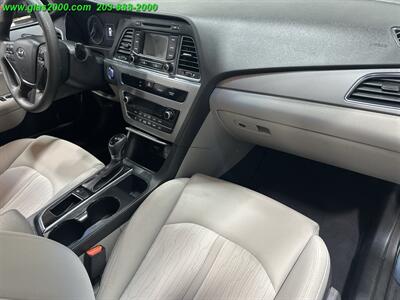 2016 Hyundai SONATA Hybrid SE   - Photo 5 - Bethany, CT 06524