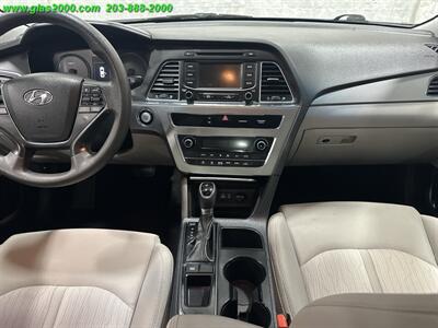 2016 Hyundai SONATA Hybrid SE   - Photo 6 - Bethany, CT 06524